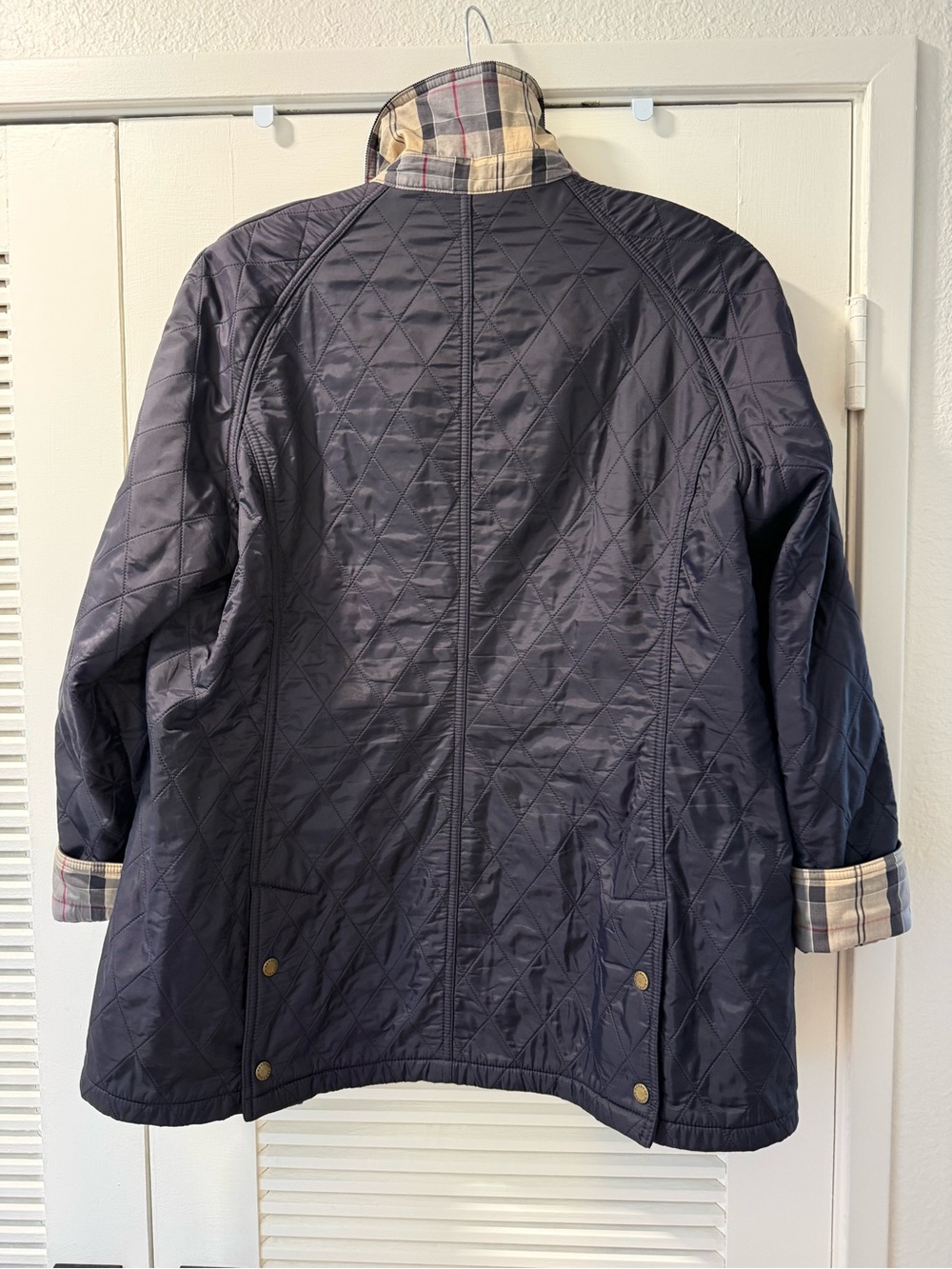 Barbour Beadnell polarquilt Navy Women's Jacket with Contrast Plaid Cuffs - Picture 4 of 5